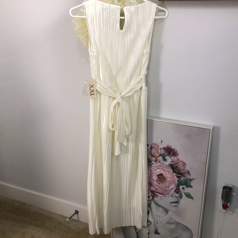 Long gorgeous pleated silk cream dress. Sz S. NWT - Picture 4 of 9